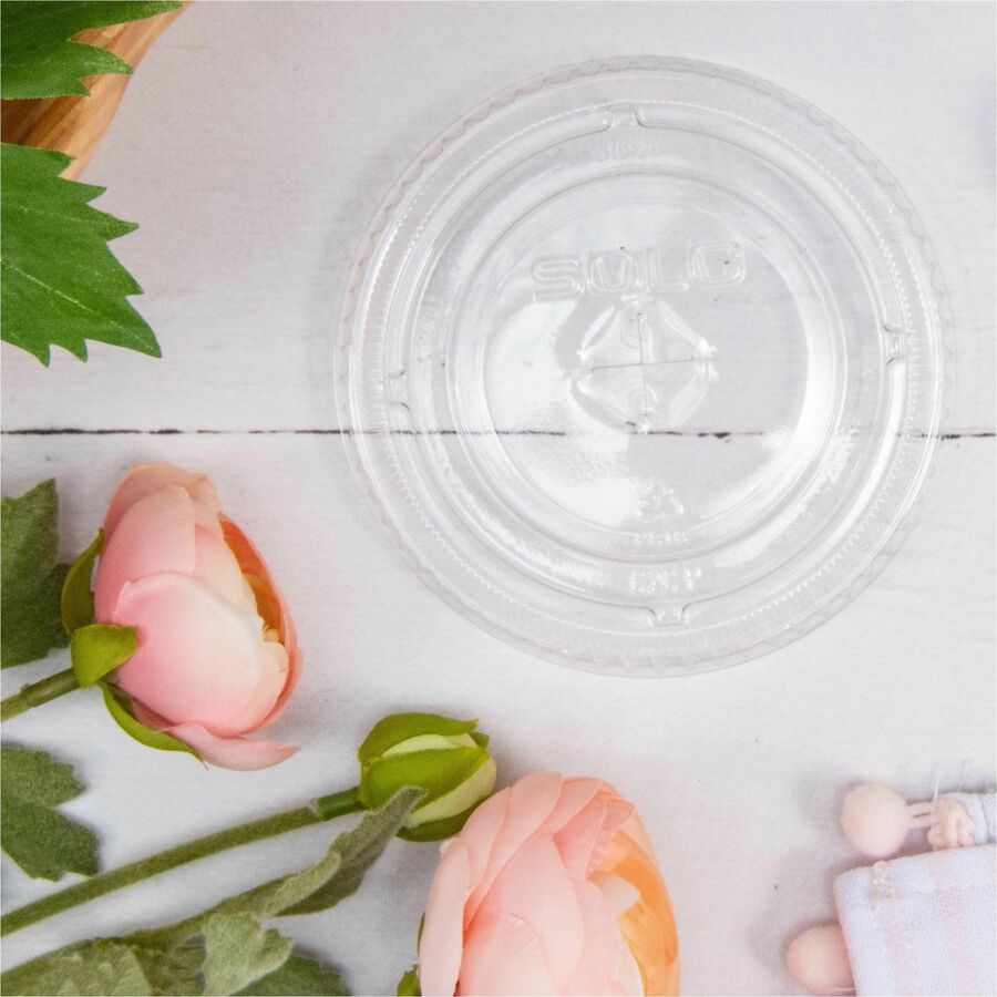 Dart 12-24 oz PET Plastic Straw-Slotted Lid - Clear - Storing - 3.9" Diameter - Clear - Polyethylene Terephthalate (PET), Plastic Body - 10 / Carton